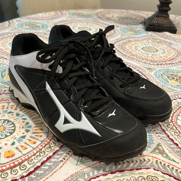 mizuno molded softball cleats